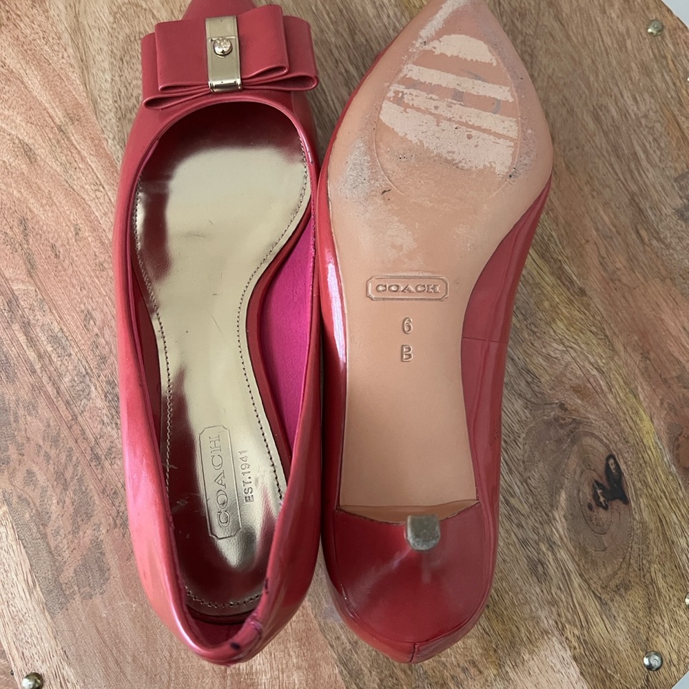 Coach Pink Patent Leather Point Toe Heels with Bow Accent Size 6 - Picture 3 of 5